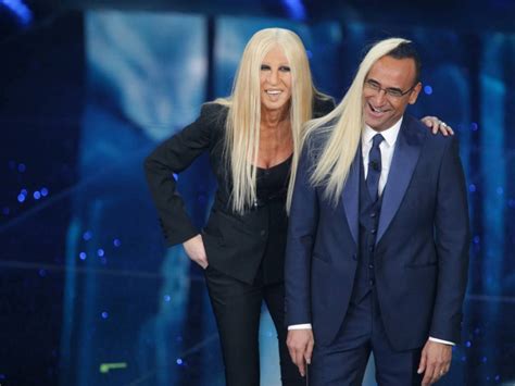 reazione versace imitazione raffaele|SANREMO 2016 VIRGINIA RAFFAELE E' DONATELLA .